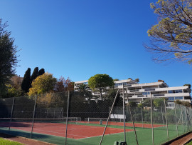 Location
LOCATION MEUBLEE A L'ANNEE - studio avec loggia vue mer, parking