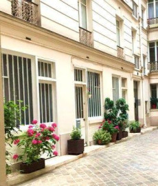 
                                                                                        Location
                                                                                         Location meublée au cœur des Batignolles de 28 m²