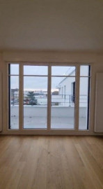 
                                                                                        Location
                                                                                         Location meublée, avec balcon et parking