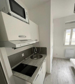 
                                                                                        Location
                                                                                         Location meublée studio 10,46 m²