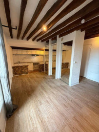 
                                                                                        Location
                                                                                         Location studio refait à neuf Charenton