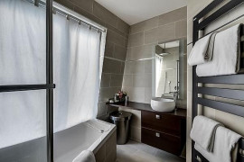 Location
Loft moderne et original au coeur du Marais (loyer tout inclus)