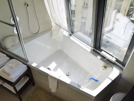 Location
Loft moderne et original au coeur du Marais (loyer tout inclus)