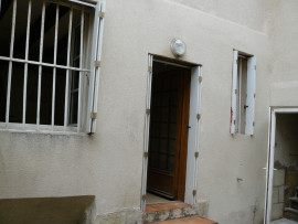 
                                                                                        Location
                                                                                         Logement en rez de chaussée à 50 métres des halles