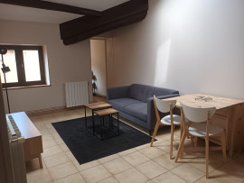 
                                                                                        Location
                                                                                         Logement situé dans un bel immeuble bourgeois