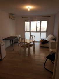 
                                                                                        Location
                                                                                         Logement très calme et centre ville à proximité