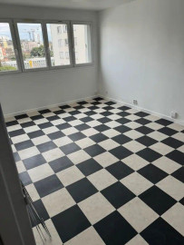 
                                                                                        Location
                                                                                         Loue 5P 92m² refait à neuf Le mail