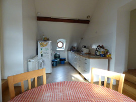 
                                                                                        Colocation
                                                                                         Loue à étudiants grande chambre meublée sur 69160