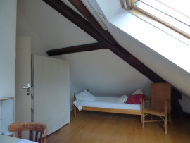 
                                                                                        Colocation
                                                                                         Loue à étudiants grande chambre meublée sur 69160