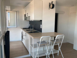 
                                                                                        Location
                                                                                         Loue appartement