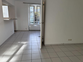 
                                                                                        Location
                                                                                         Loue appartement calme & lumineux - 42m² - Pernety