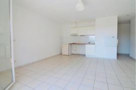 
                                                                                        Location
                                                                                         Loue appartement de 34 m2 refait à neuf
