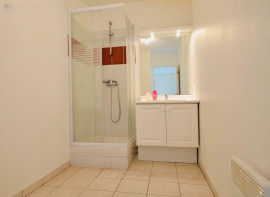 
                                                                                        Location
                                                                                         Loue appartement de 34 m2 refait à neuf