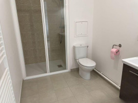 
                                                                                        Location
                                                                                         Loue appartement dernier étage, 2 pièces, 38m2