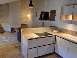 
                                                                                        Location
                                                                                         Loue appartement F4 dans domaine du XVIIème siècle