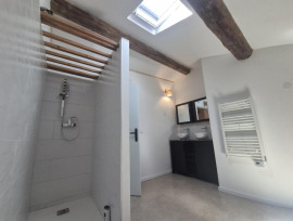 
                                                                                        Location
                                                                                         Loue appartement F4 dans domaine du XVIIème siècle
