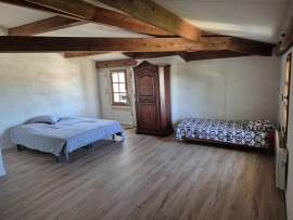 
                                                                                        Location
                                                                                         Loue appartement F4 dans domaine du XVIIème siècle
