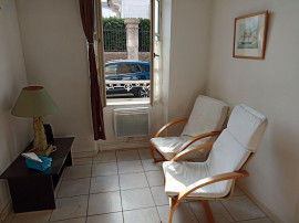 
                                                                                        Location
                                                                                         Loue appartement meublé centre La Rochelle