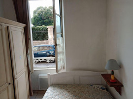 
                                                                                        Location
                                                                                         Loue appartement meublé centre La Rochelle