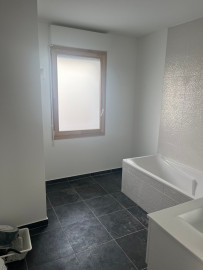 Location
Loue Appartement T3 Neuf de 62m² en Étage Élevé avec Grande Terrasse dans Résidence de Standing (loyer tout inclus)