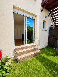 
                                                                                        Location
                                                                                         LOUE CHARMANT STUDIO + JARDIN