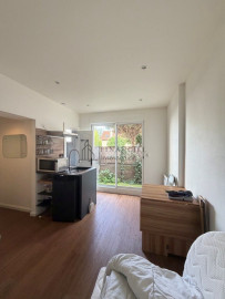 
                                                                                        Location
                                                                                         LOUE CHARMANT STUDIO + JARDIN