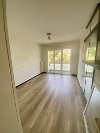 
                                                                                        Location
                                                                                         Loue jolie T1 traversant 25 m2 avec balcon et cave