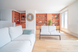 
                                                                                        Location
                                                                                         Loue meublé un superbe Duplex neuf de 108m² + 20m² de terrasse exposé plein Sud, dernier étage (loyer tout inclus)