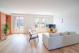 
                                                                                        Location
                                                                                         Loue meublé un superbe Duplex neuf de 108m² + 20m² de terrasse exposé plein Sud, dernier étage (loyer tout inclus)