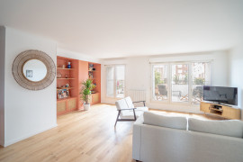 
                                                                                        Location
                                                                                         Loue meublé un superbe Duplex neuf de 108m² + 20m² de terrasse exposé plein Sud, dernier étage (loyer tout inclus)