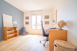 
                                                                                        Location
                                                                                         Loue meublé un superbe Duplex neuf de 108m² + 20m² de terrasse exposé plein Sud, dernier étage (loyer tout inclus)