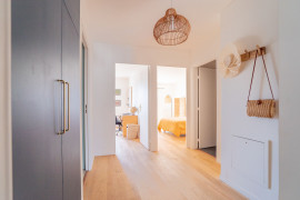 
                                                                                        Location
                                                                                         Loue meublé un superbe Duplex neuf de 108m² + 20m² de terrasse exposé plein Sud, dernier étage (loyer tout inclus)