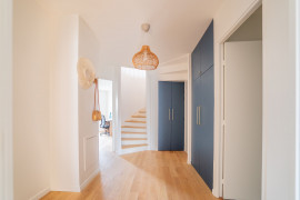 
                                                                                        Location
                                                                                         Loue meublé un superbe Duplex neuf de 108m² + 20m² de terrasse exposé plein Sud, dernier étage (loyer tout inclus)
