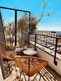 
                                                                                        Location
                                                                                         Loue meublé un superbe Duplex neuf de 108m² + 20m² de terrasse exposé plein Sud, dernier étage (loyer tout inclus)