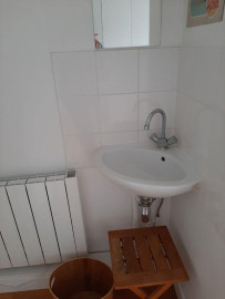 
                                                                                        Location
                                                                                         Loue petite chambre 7e escalier