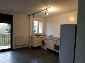 
                                                                                        Location
                                                                                         LOUE STUDIO 33M2 COMBS LA VILLE 1000  EUROS CC (loyer tout inclus)