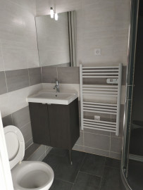 
                                                                                        Location
                                                                                         LOUE STUDIO 33M2 COMBS LA VILLE 1000  EUROS CC (loyer tout inclus)