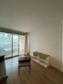 
                                                                                        Location
                                                                                         Loue studio