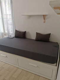 
                                                                                        Location
                                                                                         Loue studio