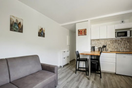 
                                                                                        Location
                                                                                         Loue studio meublé de 18m2 Refait  à neuf donnant sur le bois de cergy. (loyer tout inclus)