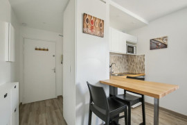 
                                                                                        Location
                                                                                         Loue studio meublé de 18m2 Refait  à neuf donnant sur le bois de cergy. (loyer tout inclus)