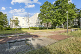 
                                                                                        Location
                                                                                         Loue studio meublé de 18m2 Refait  à neuf donnant sur le bois de cergy. (loyer tout inclus)