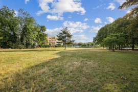 
                                                                                        Location
                                                                                         Loue studio meublé de 18m2 Refait  à neuf donnant sur le bois de cergy. (loyer tout inclus)