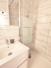 
                                                                                        Location
                                                                                         Loue studio meublé et équipé quartier Mazarin