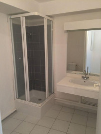 
                                                                                        Location
                                                                                         Loue studio proche facs lettres et sciences