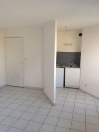 
                                                                                        Location
                                                                                         Loue studio proche facs lettres et sciences