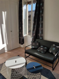 
                                                                                        Location
                                                                                         LOUE T1 meublé 31.5m2 LYON Confluence