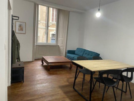 
                                                                                        Location
                                                                                         Loue t2 meublé hyper centre, refait à neuf