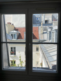 
                                                                                        Location
                                                                                         Lumineux 2 pièces au calme sous les toits