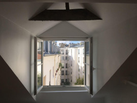 
                                                                                        Location
                                                                                         Lumineux 2 pièces au calme sous les toits